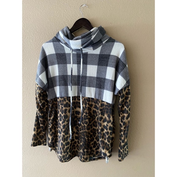 🆕Plaid and leopard print pullover - Picture 8 of 8